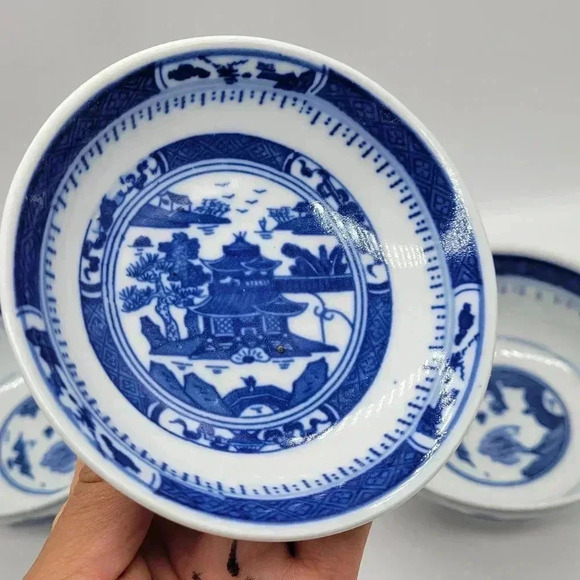 Beautiful! Set Of Three  Blue & White Oriental Dipping Bowls & One Sauce Bowl - Picture 3 of 11